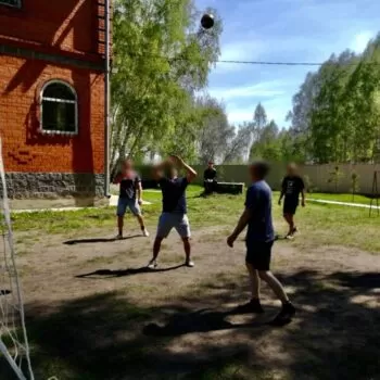 Игра в волейбол